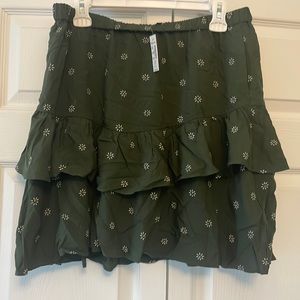 Madewell skirt. Green with white flowers and ruffle detail. Size large. NWT.